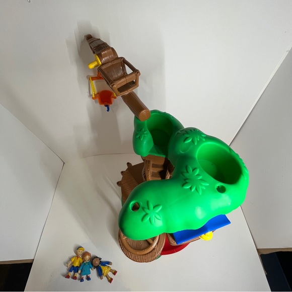 Vintage Caillou Treehouse Playset 2002 Rosie Clementine Action Figure Incomplete - Picture 7 of 15